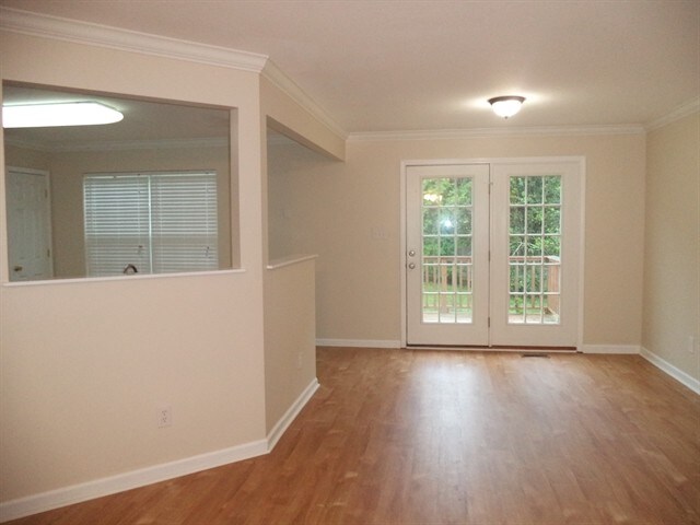 Building Photo - 4657 Aylesbury Drive