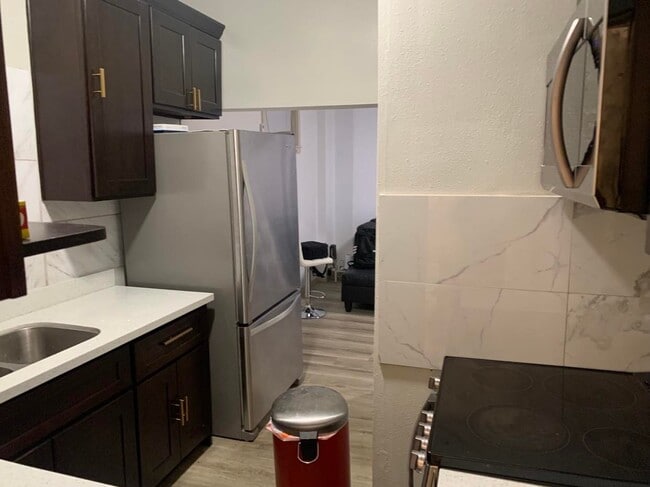 Foto del edificio - 4204 Letitia Ave S