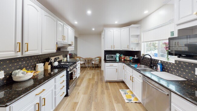 Foto del edificio - 6328 Mesita Dr