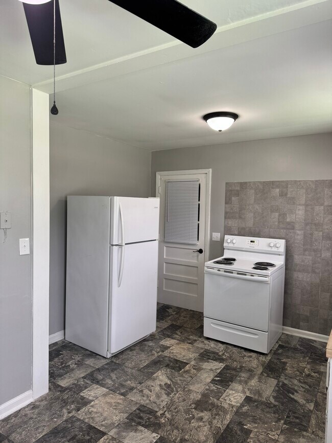 Foto del edificio - 512 Cottonwood Dr