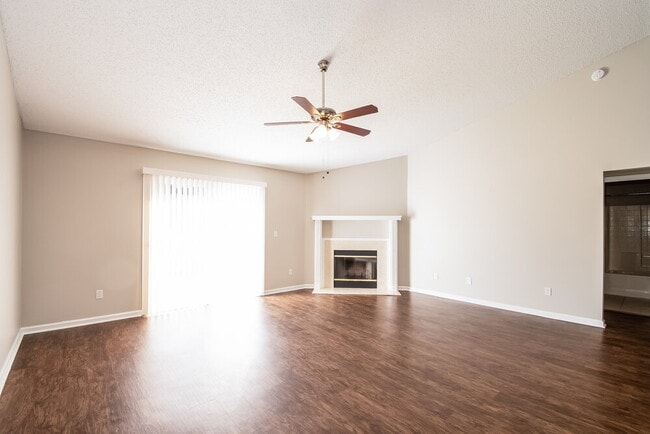 Building Photo - 14027 Crestwick Dr W