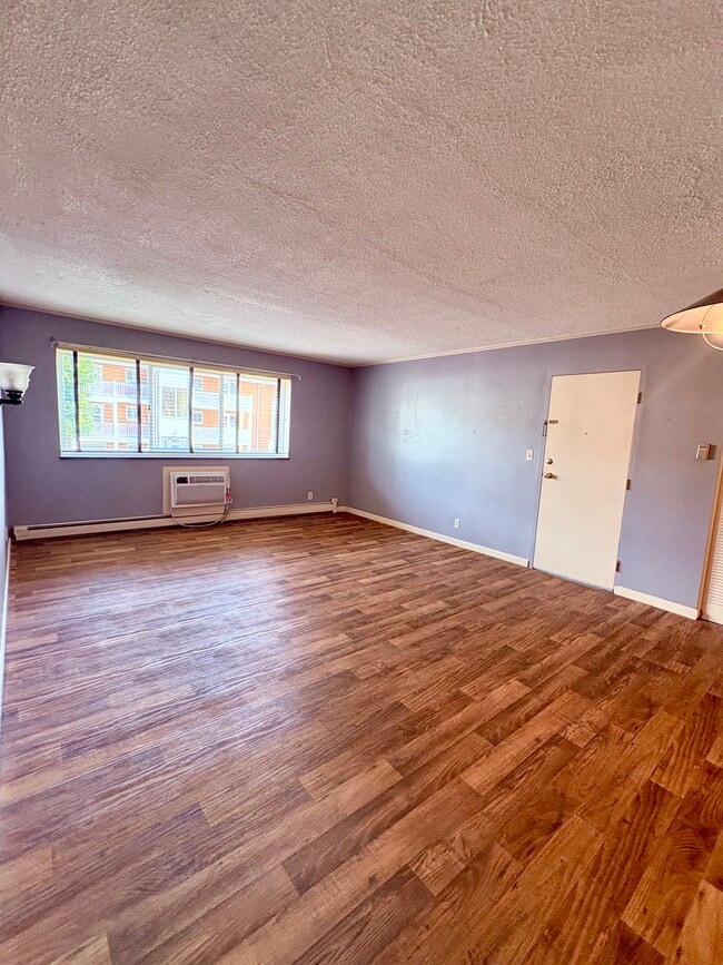 Building Photo - 2412 East Ave