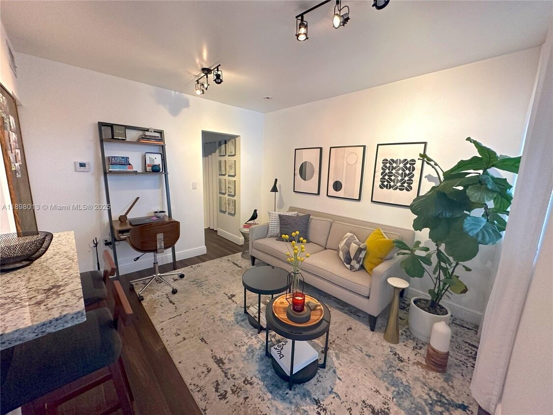 Foto principal - 540 NW 7th St