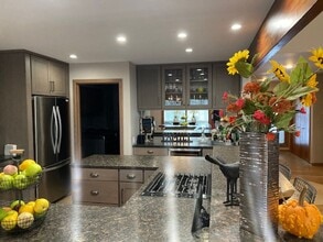 Building Photo - 6245 Summit Ct
