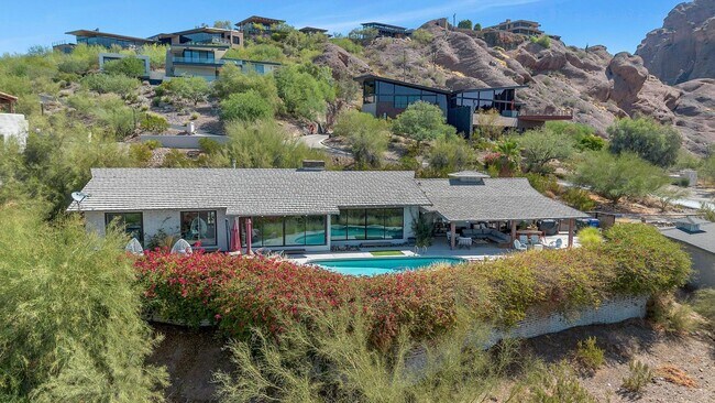 Foto del edificio - 5526 Camelback Canyon Dr