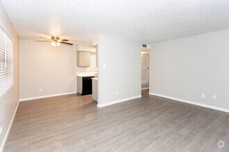 1BR 1BA - 690 SF - Paso Oeste Apartments