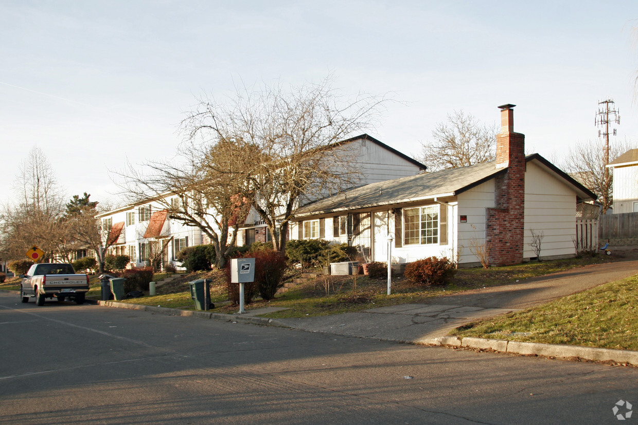 Foto principal - 1091 NE Turner Dr