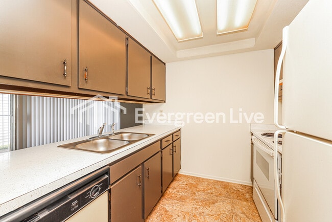 Foto del edificio - 5841 Troy Villa Blvd