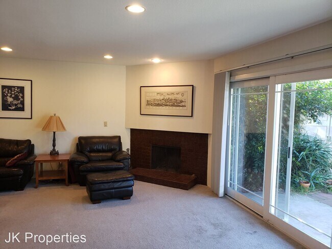 Building Photo - 2 br, 2.5 bath House - 6994 Caminito Curva