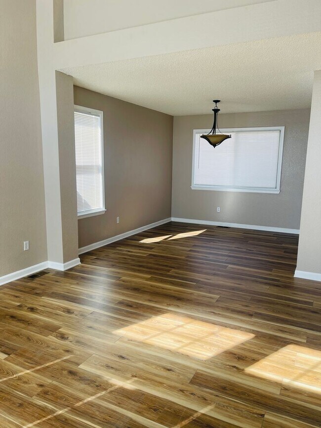 Building Photo - 4 bedroom, 4 bathroom single family house in Centennial