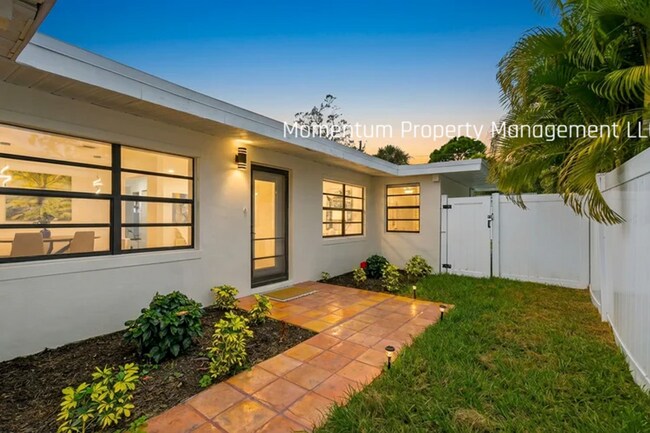 Foto del edificio - Gorgeous 4 Bedroom in Dunedin! Full Upgraded w/ a Pool!! AVAILABLE FOR IMMEDIATE MOVE IN!!