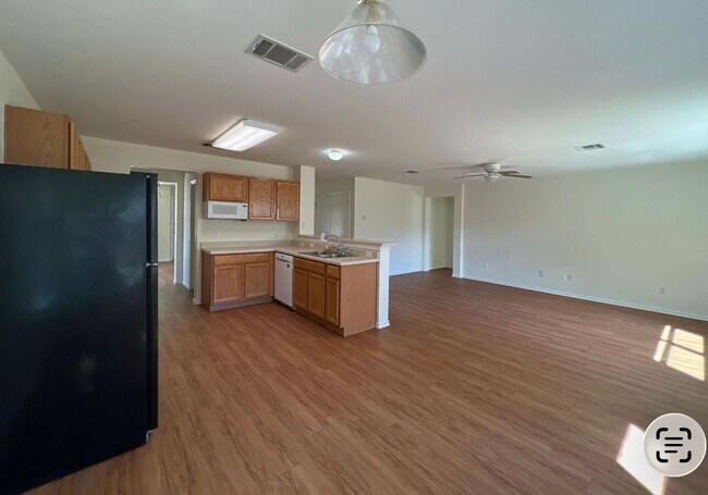 Foto del edificio - 940 Goldenrod St