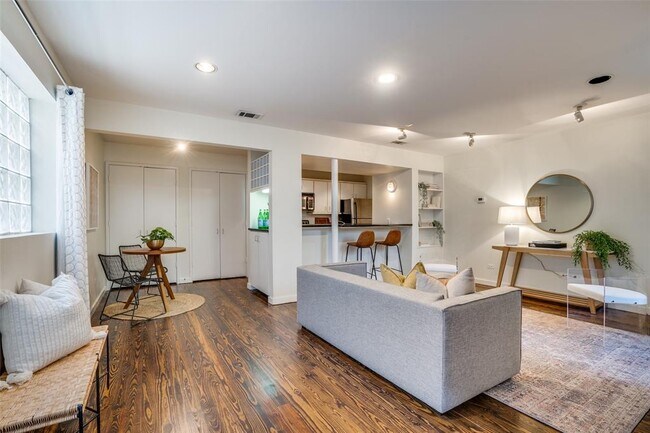 Foto del edificio - 4231 Travis St