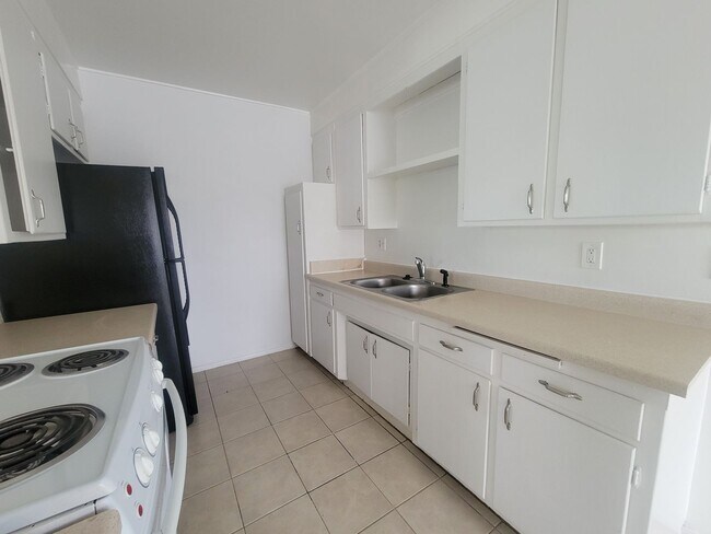 Building Photo - 920