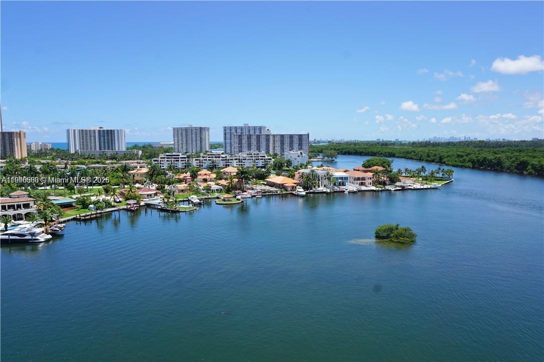 Foto principal - 400 Sunny Isles Blvd