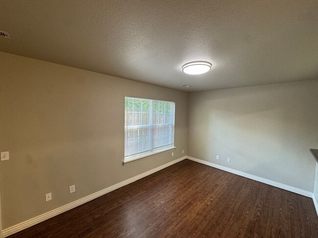 Foto del edificio - 904 S Wood Ave