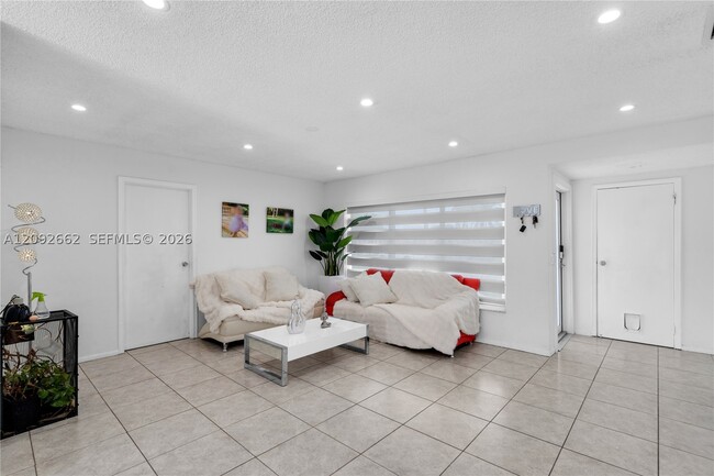 Foto del edificio - 11911 NW 32nd St