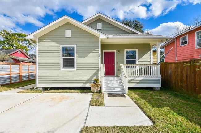 Building Photo - 205 De Koven St