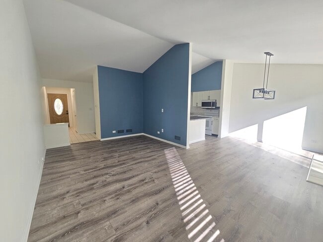 Building Photo - 39875 N Golf Ln