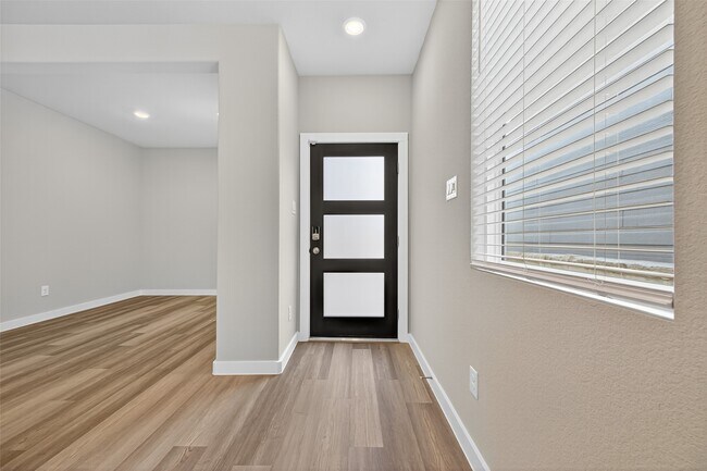 Foto del edificio - 1518 Red Acer Dr