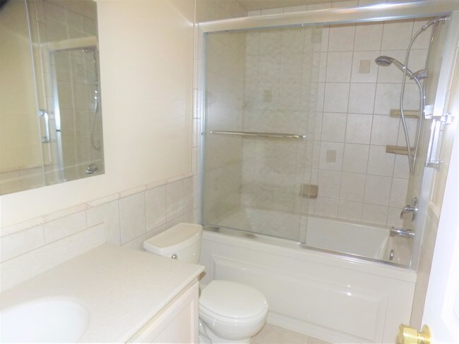Foto del edificio - 43 Beechnut Dr
