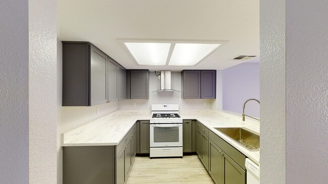 Foto del edificio - **RENT SPECIAL** Newly Updated 2 bed, 2 bath located in San Bernardino!