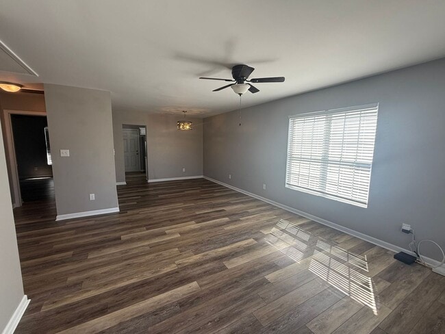 Building Photo - Newly Updated Ranch-Style Condo