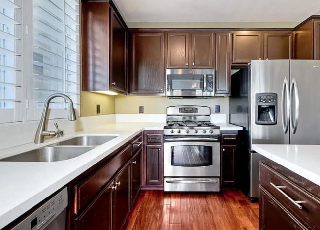 Building Photo - Three Story Townhome Overlooking Singing H...