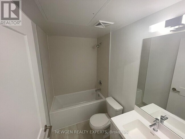 Building Photo - 28 Widmer St