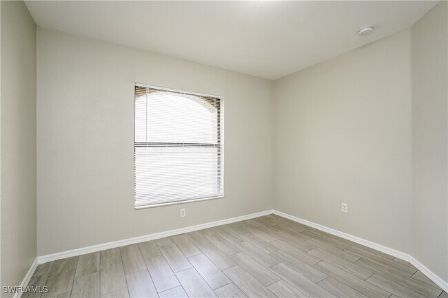 Foto del edificio - 2805 NW 24th Pl