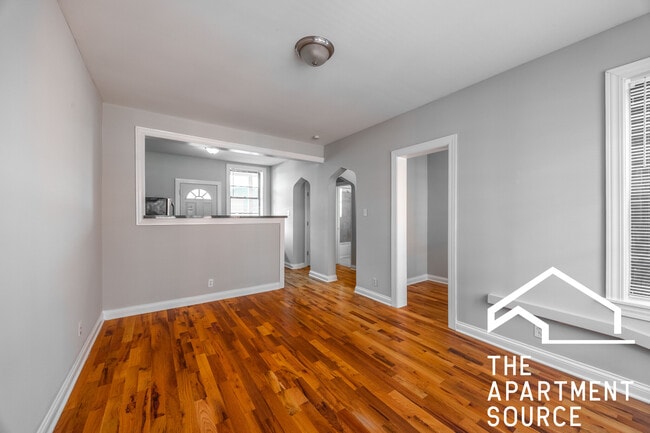 Building Photo - 4418 N Wolcott Ave