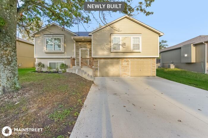 Primary Photo - 407 Golfview Dr, Pleasant Hill, MO 64080