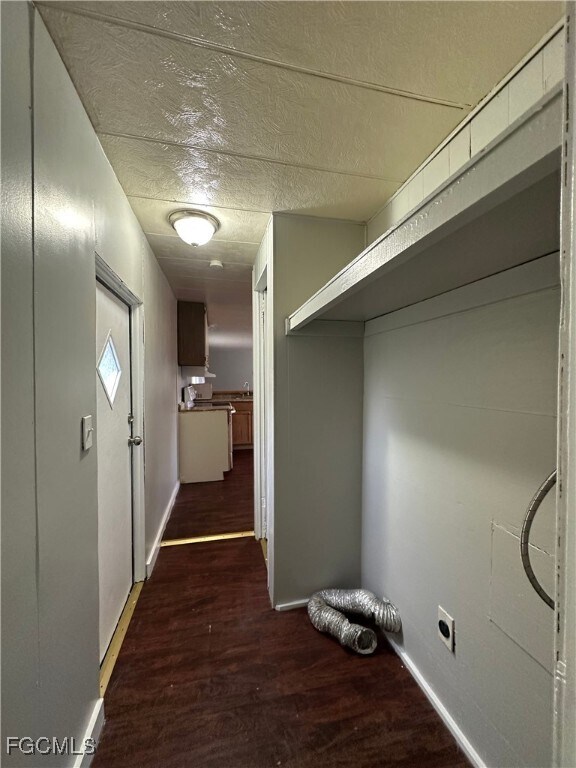 Foto del edificio - 7886 Breeze Dr