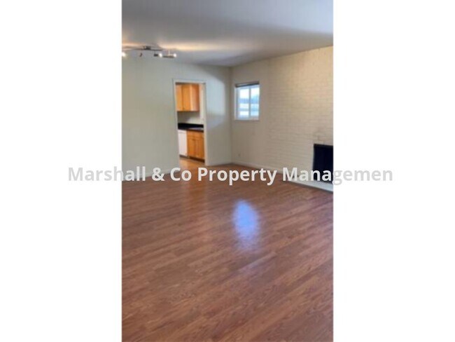 Building Photo - SPACIOUS 2 BED 2 BATH TOP FLOOR WITH WATER...