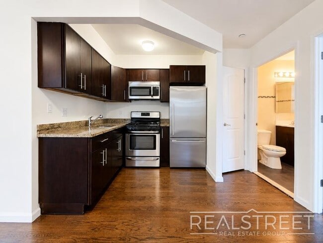 Building Photo - Beautiful renovated 1br Apartment