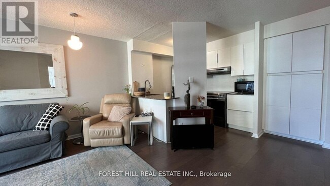 Building Photo - 24 Wellesley St W