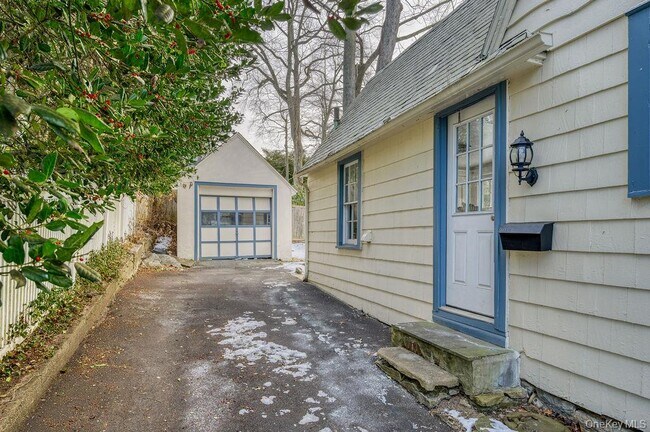 Building Photo - 8 Ridgecrest W