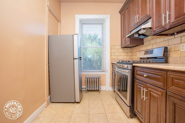 Building Photo - 812 Sterling Pl