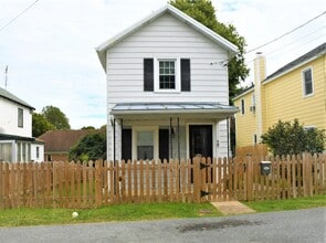 Building Photo - 12 Page St
