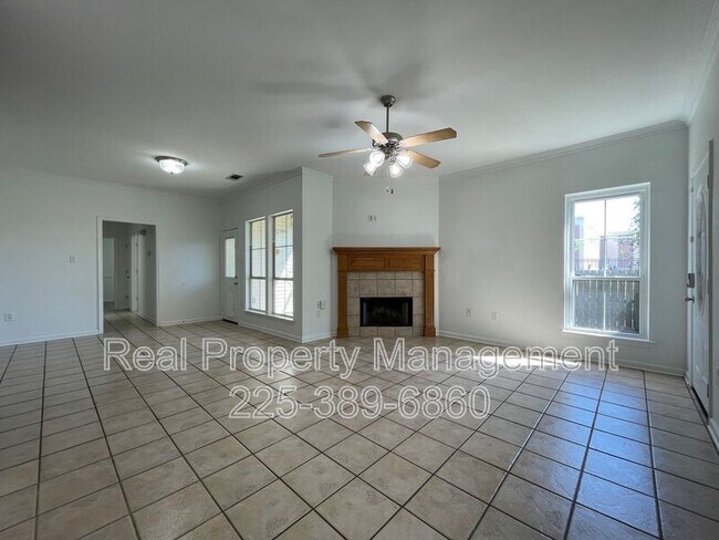 Foto del edificio - 9382 Pecan Tree Dr