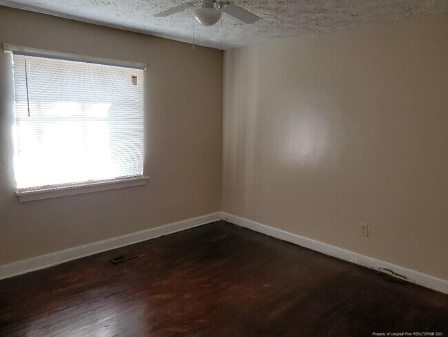 Building Photo - 1404 Briarcliff Dr