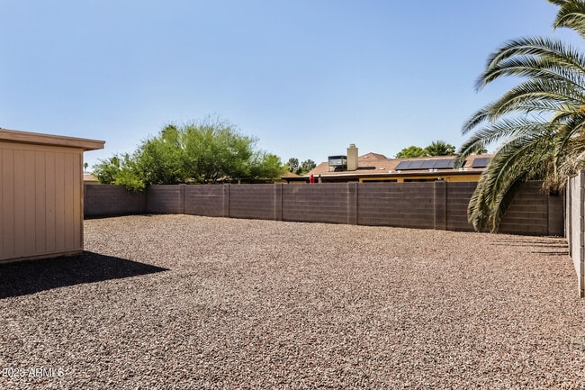 Building Photo - 5245 W Voltaire Dr