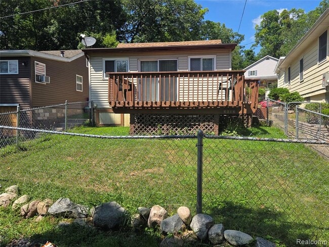 Foto del edificio - 6316 Oakdale Dr