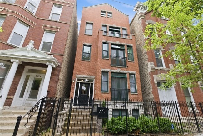 Building Photo - 1038 N Marshfield Ave