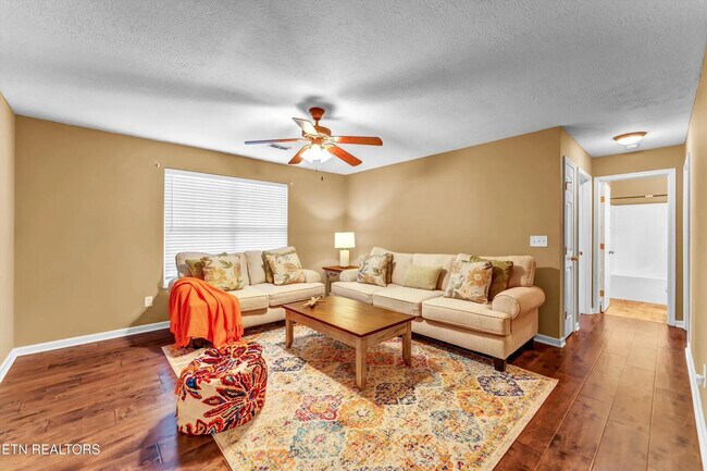 Building Photo - 4817 Poplar Crest Way