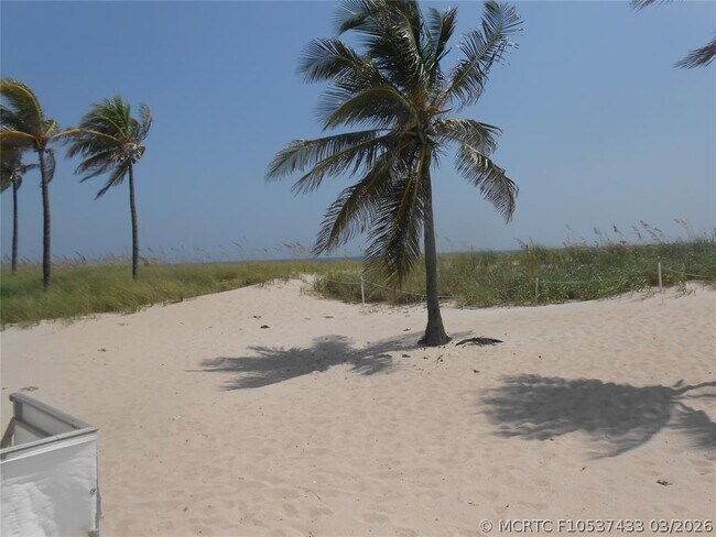 Foto del edificio - 4540 N Ocean Dr