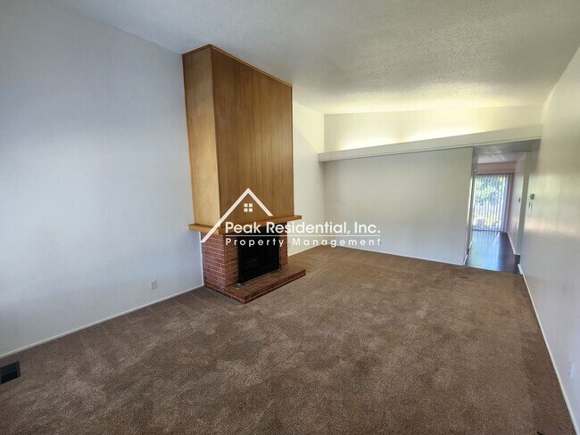 Foto del edificio - Spacious Arden Area 3bd/2ba Duplex with Ga...