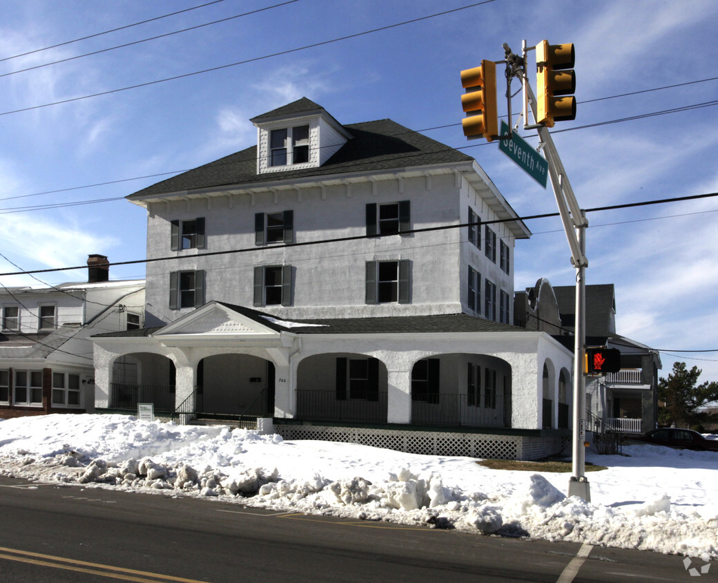 Building Photo - 200 7th Ave