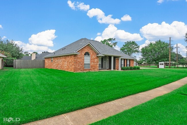 Foto del edificio - 2327 Middle Creek Blvd