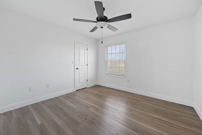 Foto del interior - https://www.estatesofcamelotcourt.com/